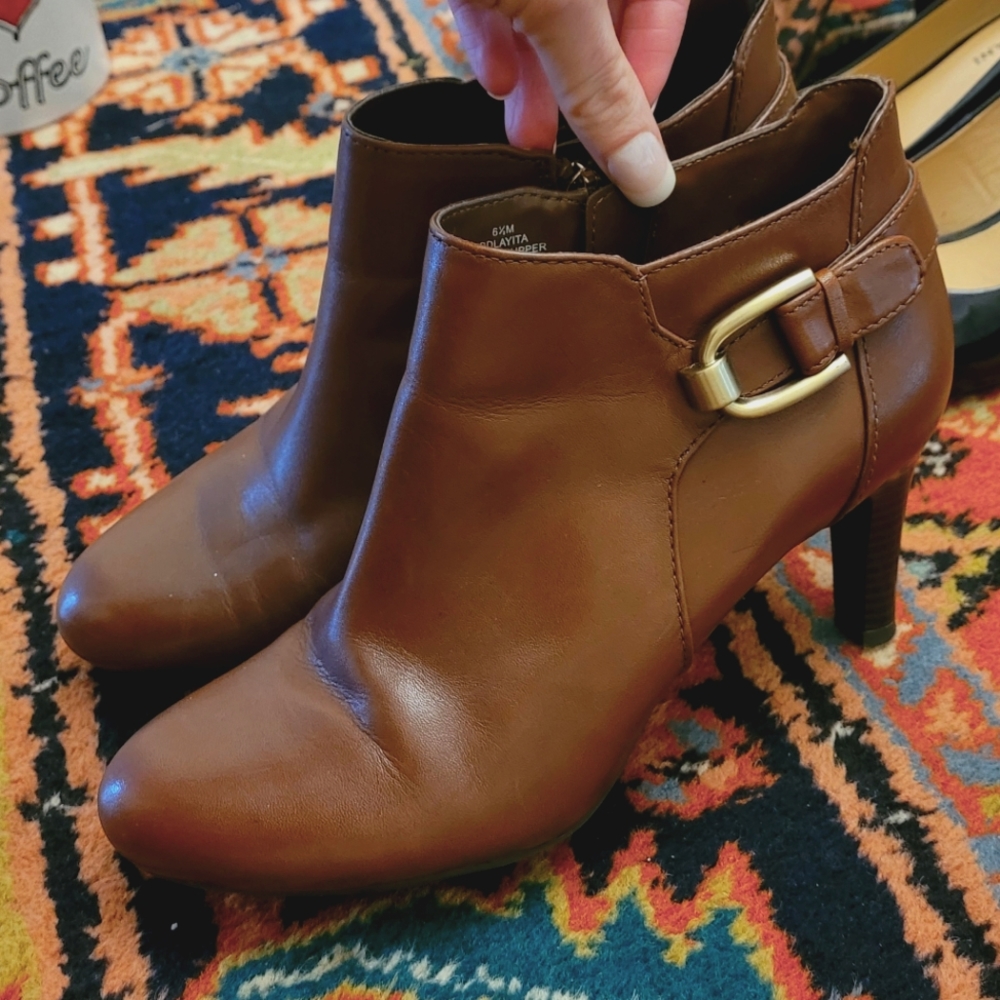 Bandolino cognac leather ankle boots